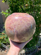 Load image into Gallery viewer, Wheel thrown 'globe' vase