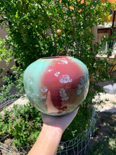 Load image into Gallery viewer, Wheel Thrown 'Globe' Vase