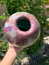 Load image into Gallery viewer, Infinity Edge Flower Vase