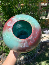 Load image into Gallery viewer, Wheel Thrown 'Globe' Vase