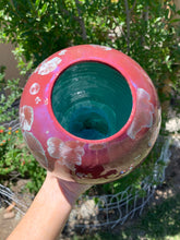 Load image into Gallery viewer, Wheel thrown &#39;globe&#39; vase
