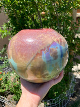 Load image into Gallery viewer, Wheel Thrown &#39;Globe&#39; Vase
