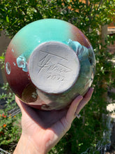 Load image into Gallery viewer, Wheel Thrown &#39;Globe&#39; Vase
