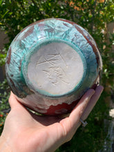 Load image into Gallery viewer, Wheel thrown &#39;globe&#39; vase
