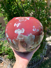 Load image into Gallery viewer, Wheel thrown &#39;globe&#39; vase
